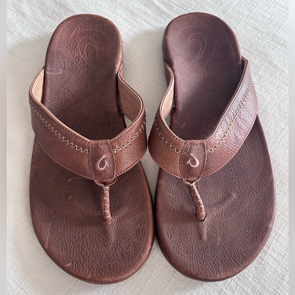 OluKai Hiapo Flip Flop in Lava Rock Leather